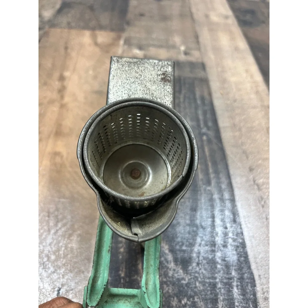 Vintage Maine Metal MFG Co Rotary Grater Hand Crank Green Cast Iron Clamp On USA